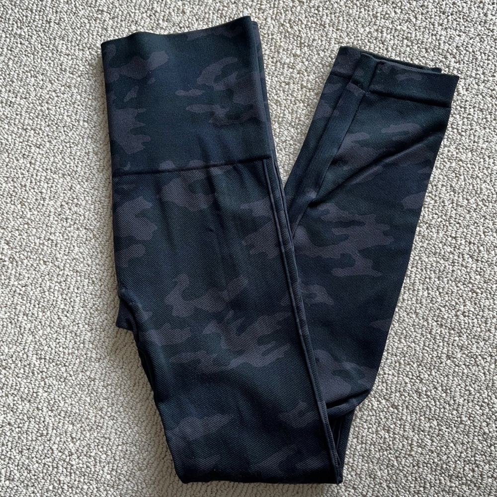 Spanx Camouflage Seamless Leggings ⭐️